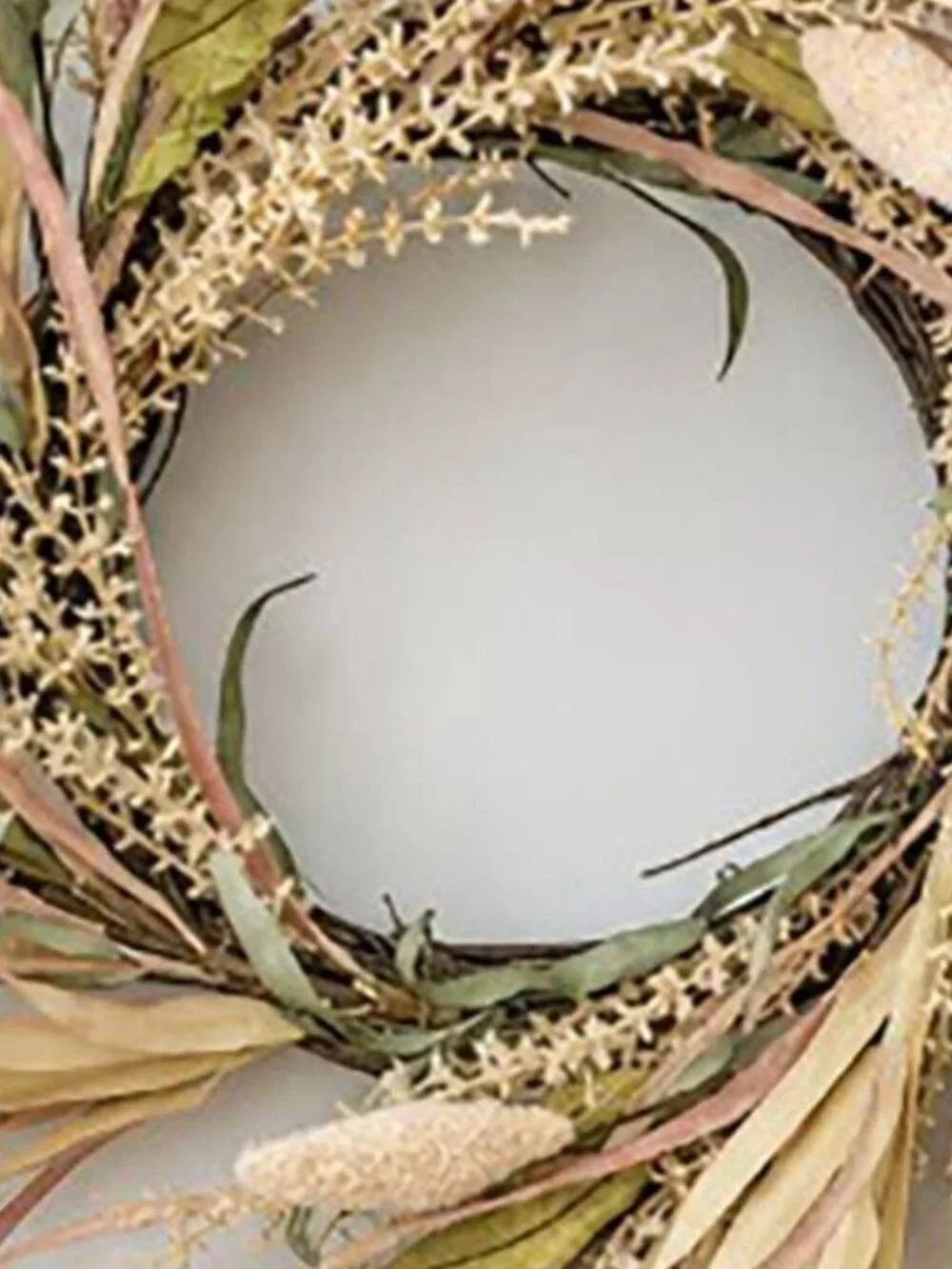 NWT Cream and Natural Wreath